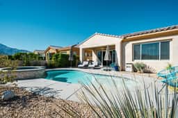 Chimayo Villa, Poolside Mtn Views close to PS