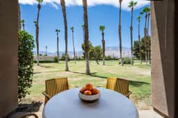 Desert Bloom, 2br ensuite 2ba Condo with Pool/Spa
