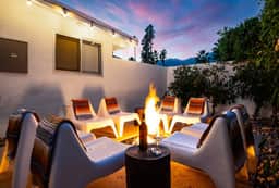 Ms Parker, 5br 4ba Spacious Midcentury Retreat