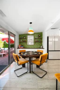 Ms Parker, 5br 4ba Spacious Midcentury Retreat