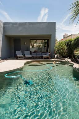The Hideaway Villa, Modern Pool Home in La Quinta
