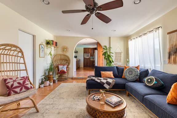Spanish Boho Retreat, 4br 3ba Large Pool/Spa