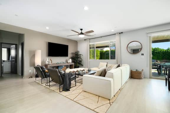 Paseo Palms, Modern 6br 4ba Large Pool PrivateYard