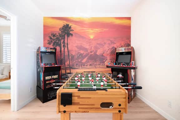 Desert Villa, 4bd with Private Pool/Spa Game Room