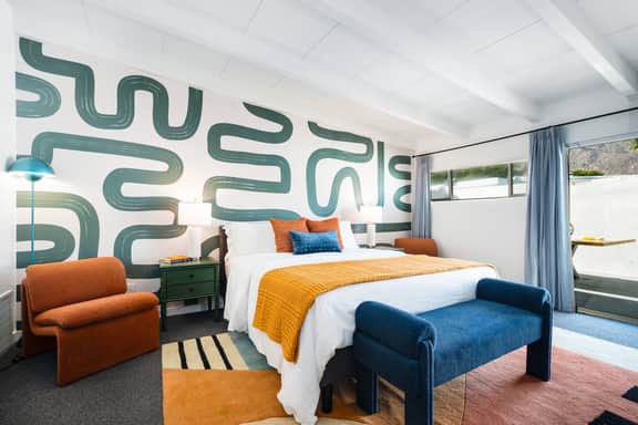 Ms Parker, 5br 4ba Spacious Midcentury Retreat