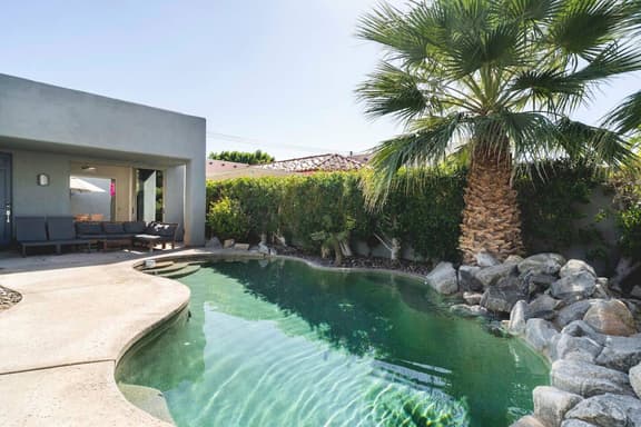 The Hideaway Villa, Modern Pool Home in La Quinta